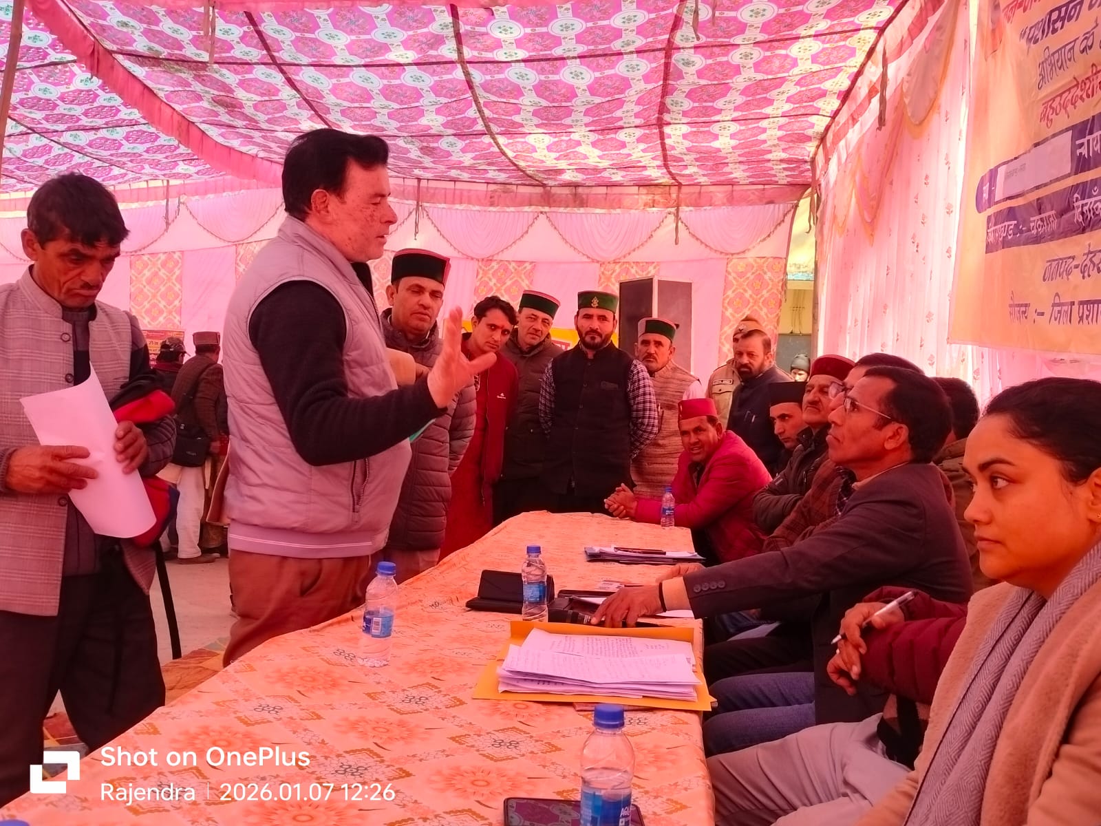 राजकीय इंटर कालेज त्यूनी में आयोजित शिविर में भारी उत्साह के साथ उमड़े लोग