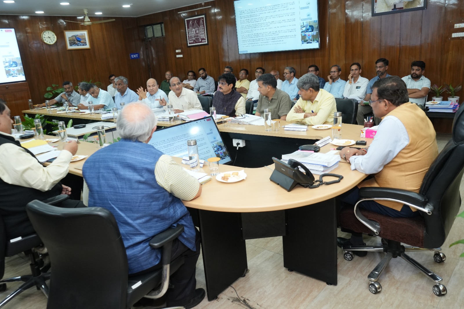 यूजेवीएन लिमिटेड के निदेशक मंडल की बैठक मुख्य सचिव आनंदवर्धन की अध्यक्षता में सम्पन्न